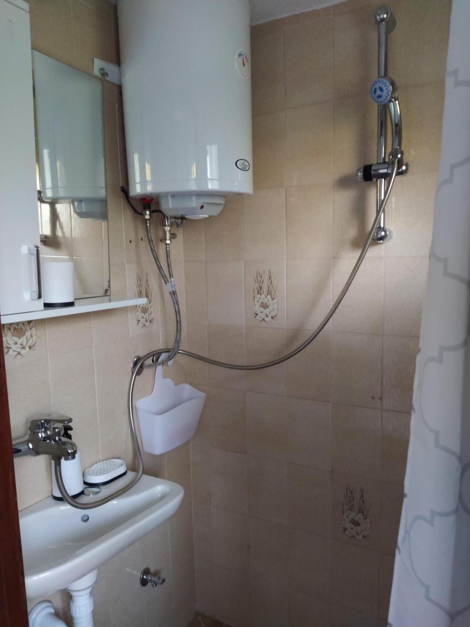 Guest House Bee Visoko Exterior photo